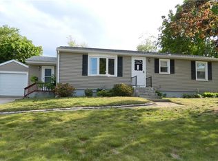 68 Zinnia Dr, Cranston, RI 02920