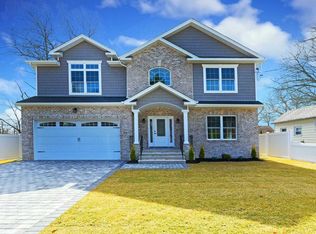 1906 Bushwick Ave, Merrick, NY 11566