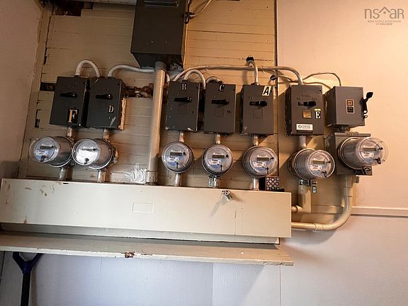 5th image of 971 Victoria Rd