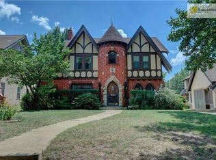 433 E Gregory Blvd, Kansas City, MO 64131