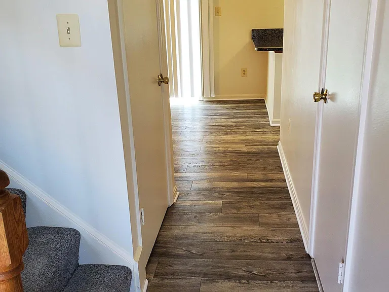 8509 Sullivan Ct — Photo 16