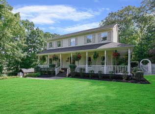 126 N Woods Dr, Wading River, NY 11792