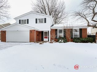 1111 W Cedar Ln, Arlington Heights, IL 60005