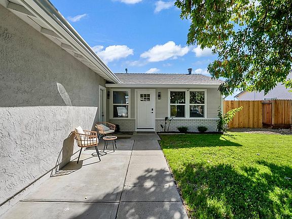 3rd image of 170 Yosemite Dr