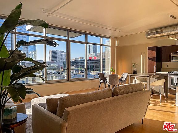 2nd image of 1100 S Hope St APT 706