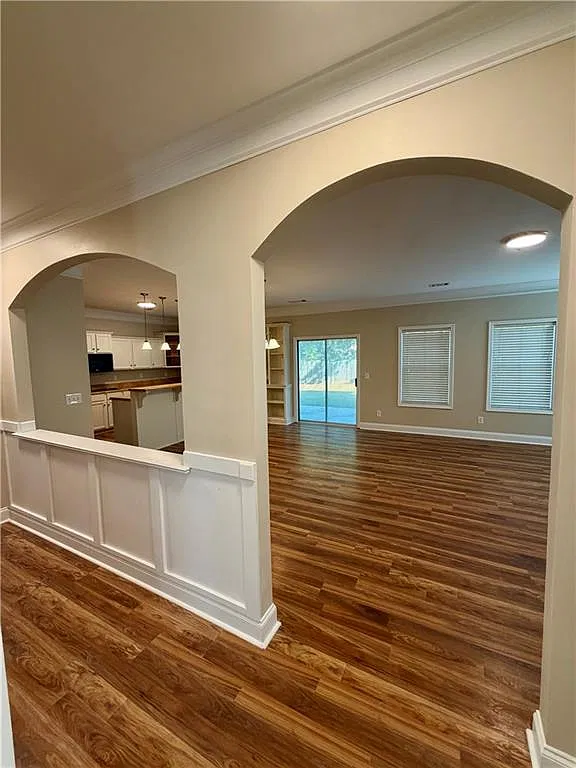 3 bed, 2.5 bath, 2794 sqft, $2,305 — Photo 3