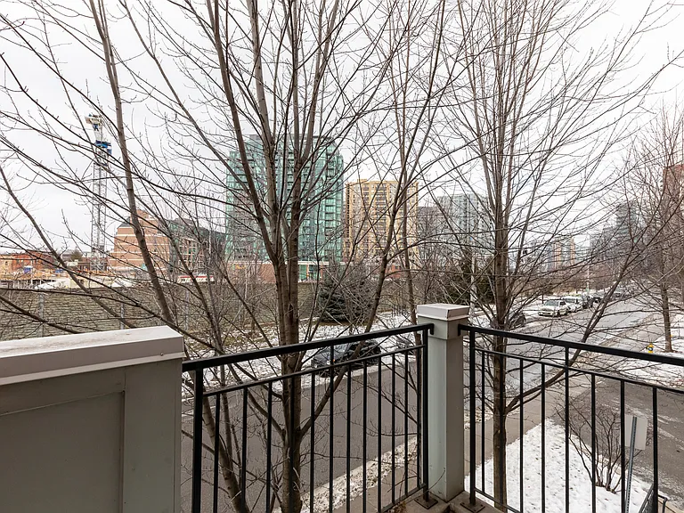 16 Laidlaw St #1704-80 — Photo 12