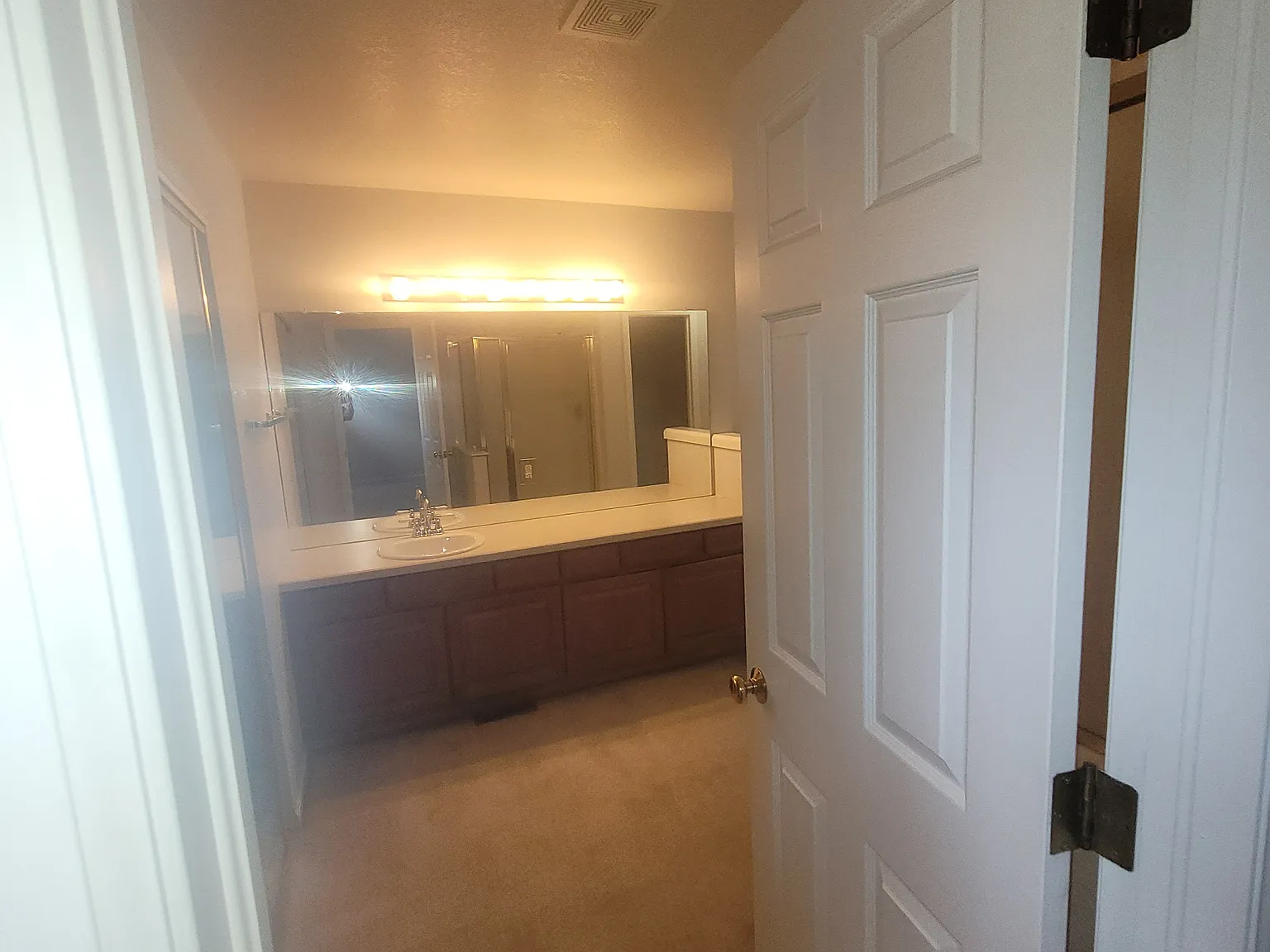 3 bed, 2.5 bath, 1661 sqft, $2,200 — Photo 4