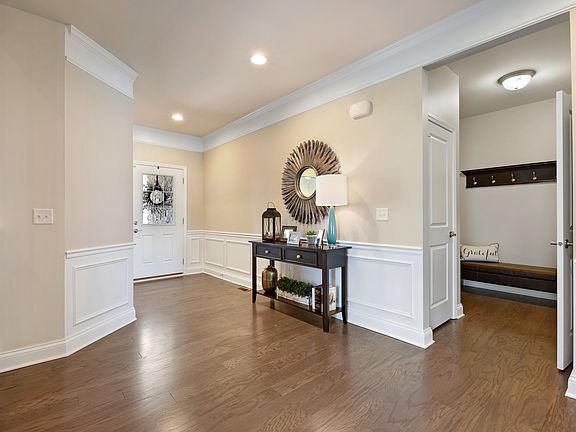 2nd image of 16 Melrose Pl