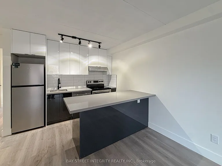 678 Queen St E #2 — Photo 2