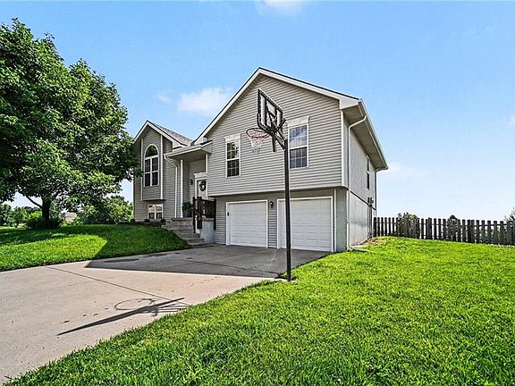 3rd image of 18607 Wildflower Dr