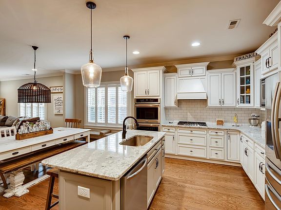 3rd image of 7019 Headwaters Dr
