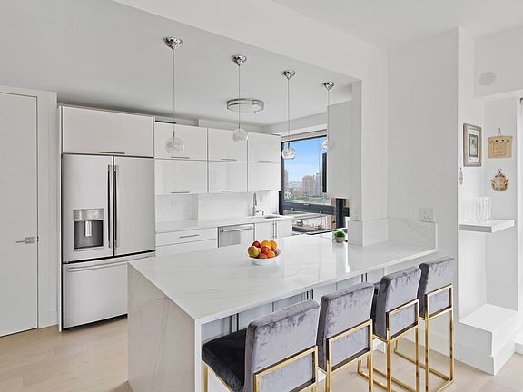 2nd image of 415 E 54th St #22H