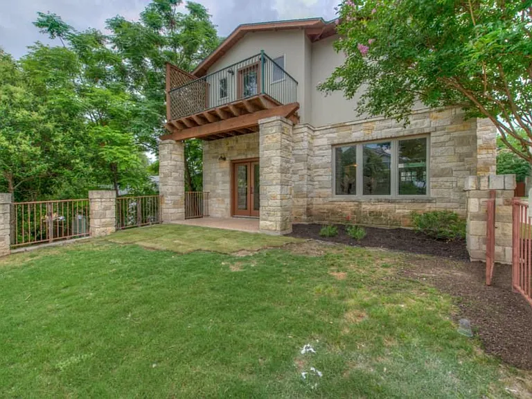 605 Peacock Ln #C — Photo 14