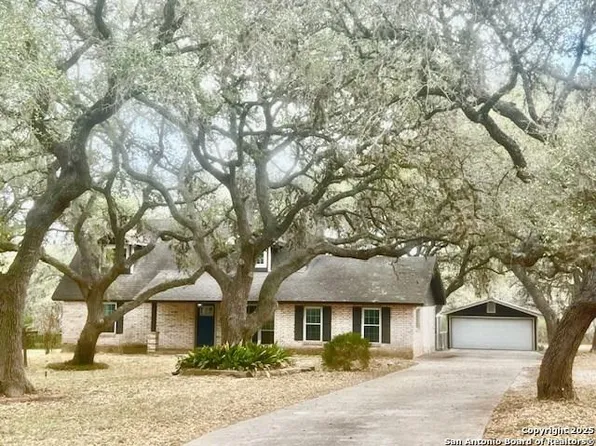 254 Oakhill Dr, Beeville 78102
