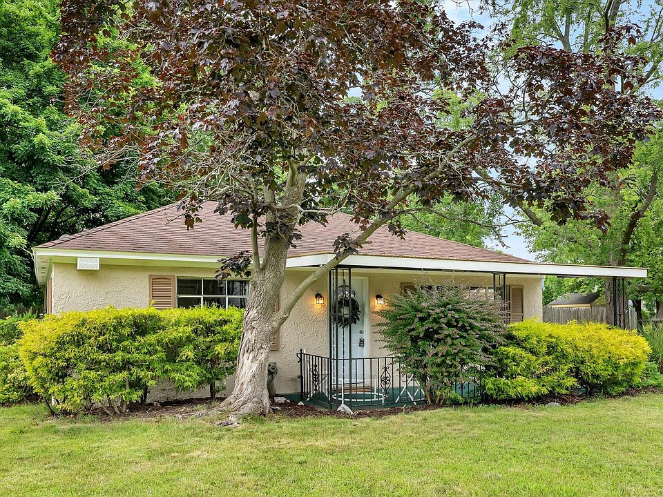 1st image of 2068 Plainfield Ave