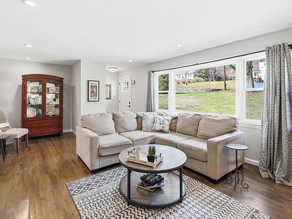 4th image of 28 Raynor Rd