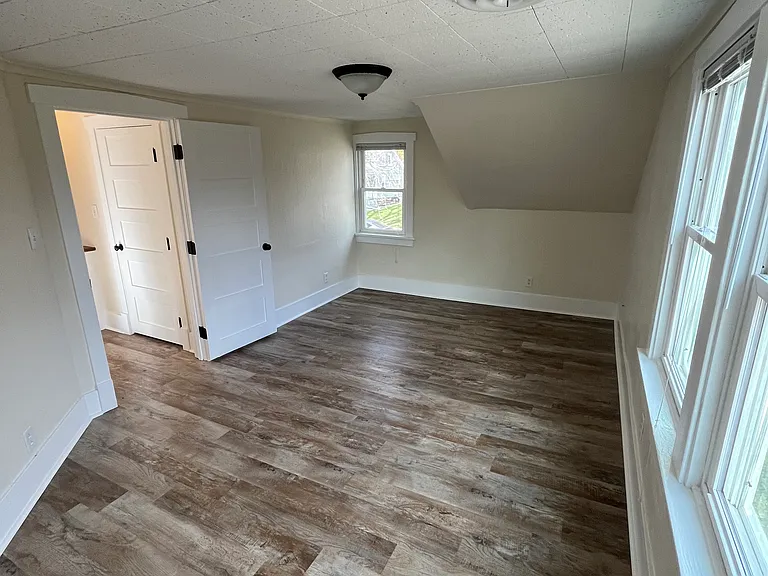 602 Edward St — Photo 10