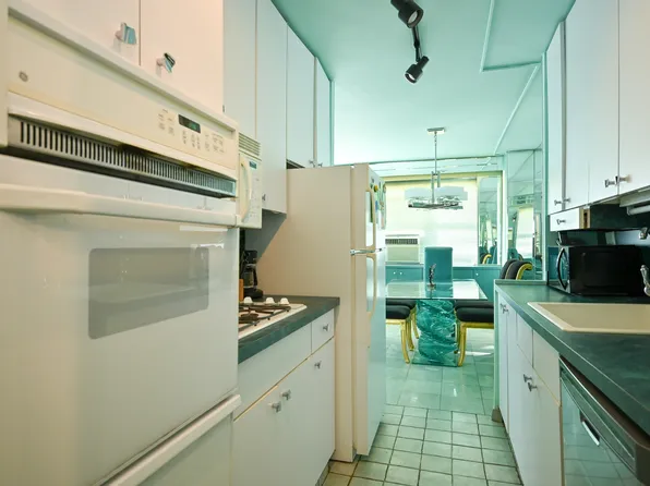 61-20 Grand Cent Parkway image 17 of 25