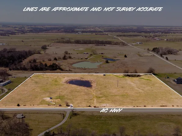 8479 Northeast Ave, Clinton, MO 64735