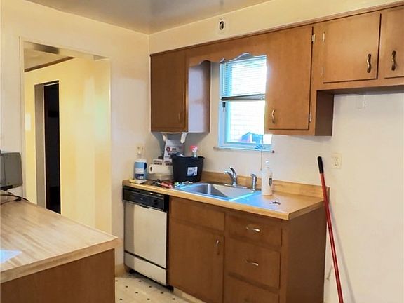4th image of 4526 Camelia St
