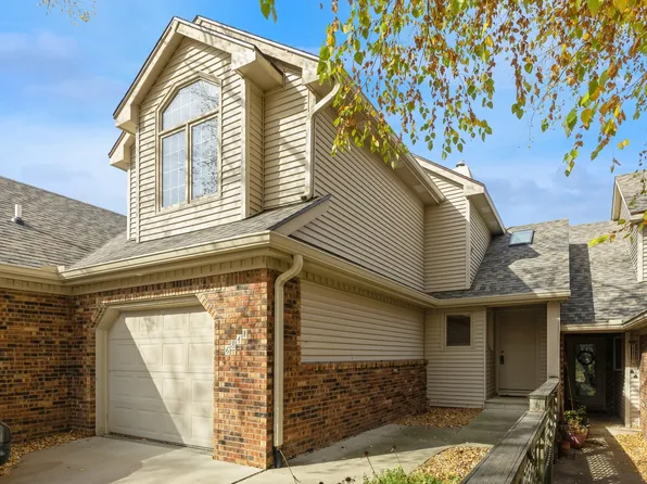 6841 Sharon Dr, Urbandale, IA 50322