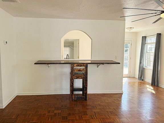 3rd image of 810 Franklin Road