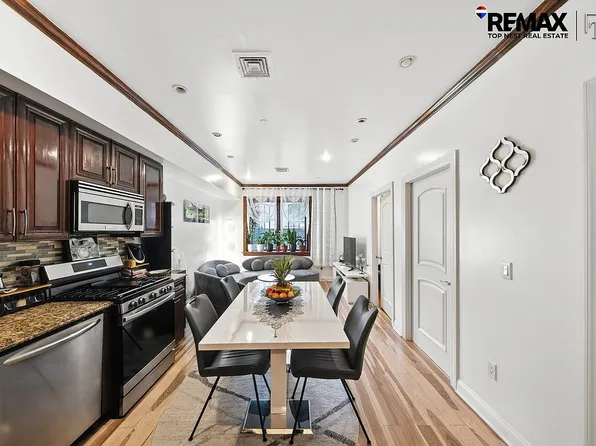 25-69 38th St #1R, Astoria, NY 11103