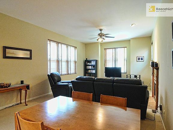 4th image of 107 E 29th St