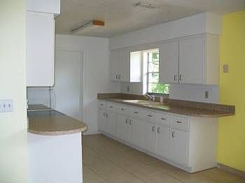 3rd image of 1161 Geneva Dr