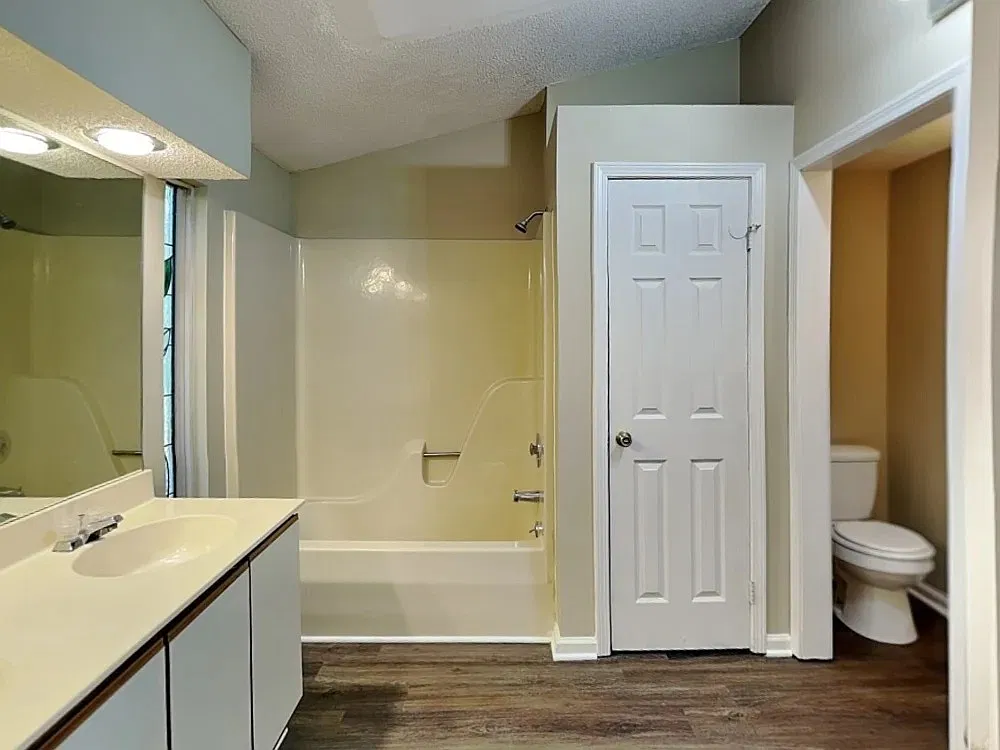 3 bed, 2.5 bath, 2608 sqft, $1,310 — Photo 4