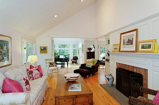 4th image of 100 Ayrshire Ln