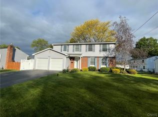 8 Tree Line Dr, Liverpool, NY 13090