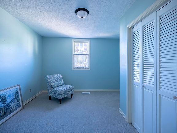 4th image of 211 S Hackley St