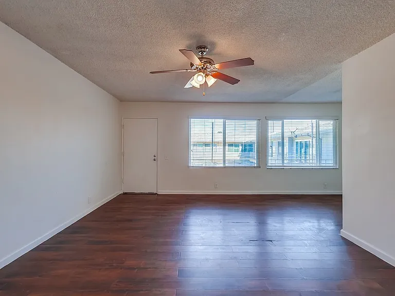 4045 Stevely Ave — Photo 6