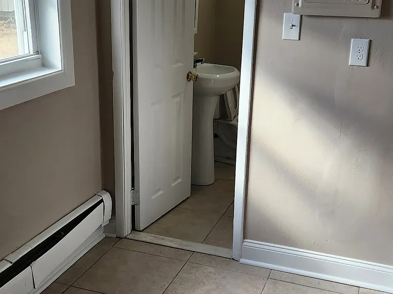 1001 Hunter Ave #4 — Photo 4