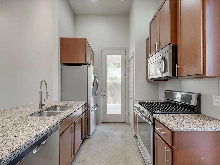 2612 Willow St #B — Photo 10