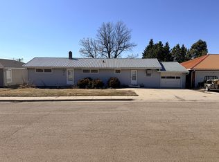 406 11th St, Eureka, SD 57437
