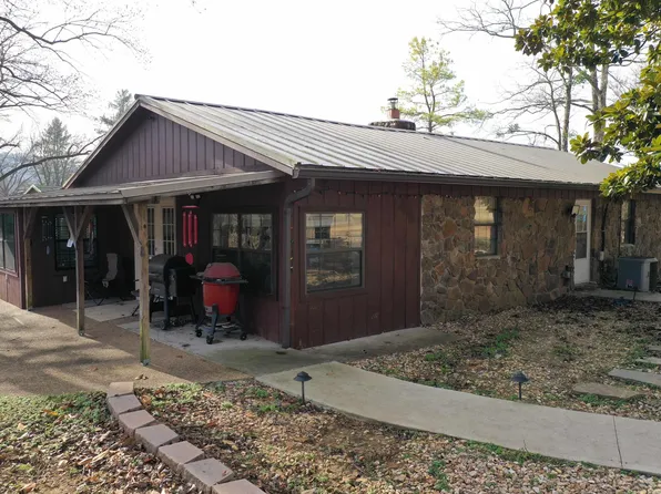 2594 Riverview Dr, Norfork, AR 72658