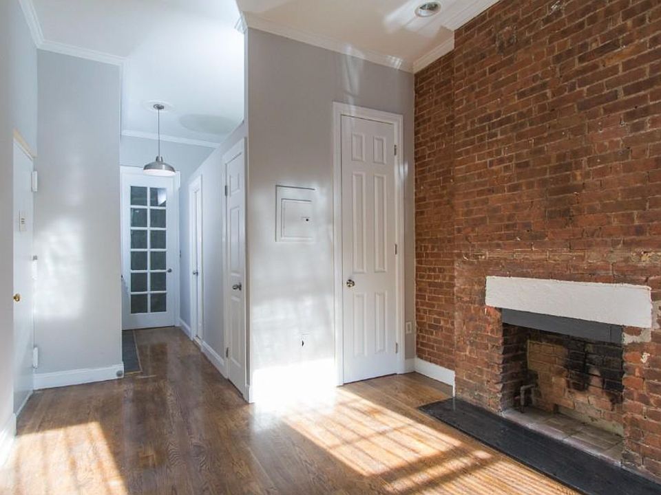 1st image of 560 Hudson St APT 2