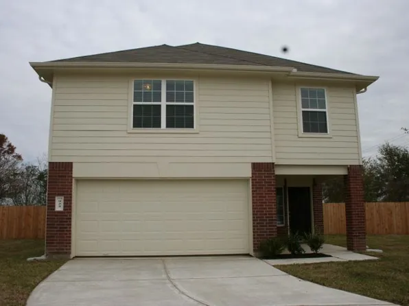 922 Dancing Sun Ct, Baytown, TX 77521