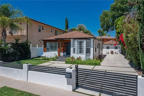 5143 Newcastle Ave Photo 1 5143 Newcastle Ave Photo 1