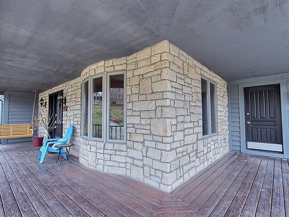 2nd image of 162 Saint Andrews Blvd
