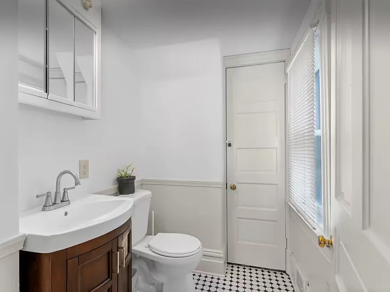 5615 Howe St #2 — Photo 18