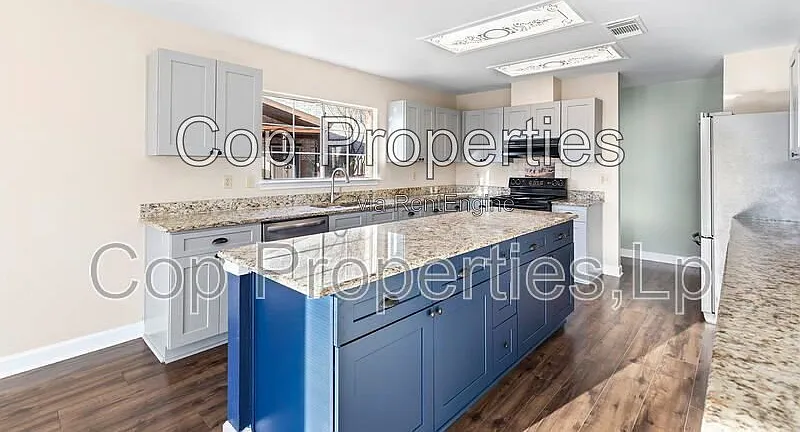5 bed, 3.5 bath, $3,200 — Photo 3