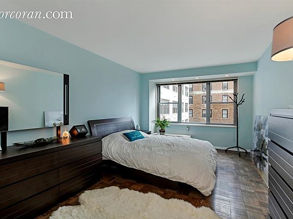 3rd image of 15 W 72nd St APT 14A