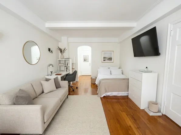 121 East 31st Street image 1 of 7