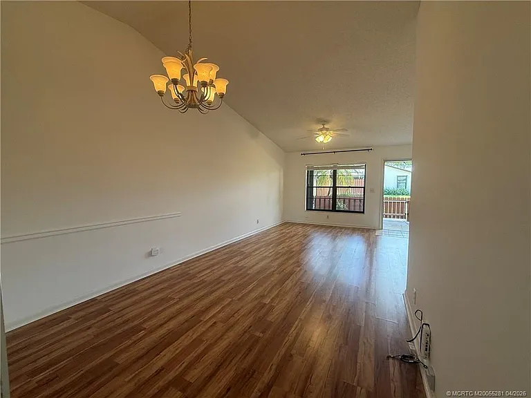 8005 SE Villa Cir — Photo 4