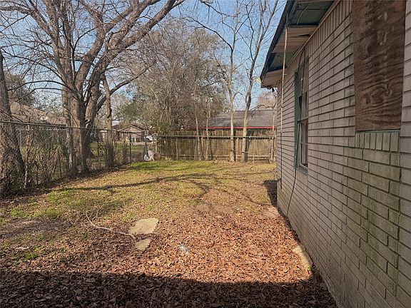 5th image of 3747 Dreyfus St