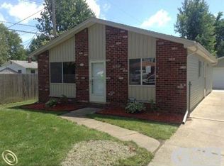 34264 Genereaux St, Harrison Township, MI 48045